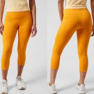 Athleta Ultimate Stash II Capri Gold with Pockets - Size 1X
